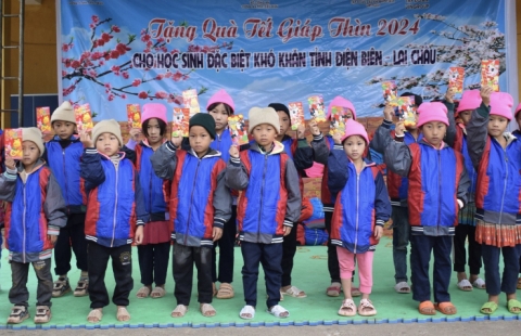 Công đoàn Tổng Công ty Hóa chất và Dịch vụ Dầu khí phối hợp cùng Công đoàn Dầu khí Việt Nam; Công đoàn Biển đông POC mang Tết đến cho người dân nghèo vùng cao Tây Bắc